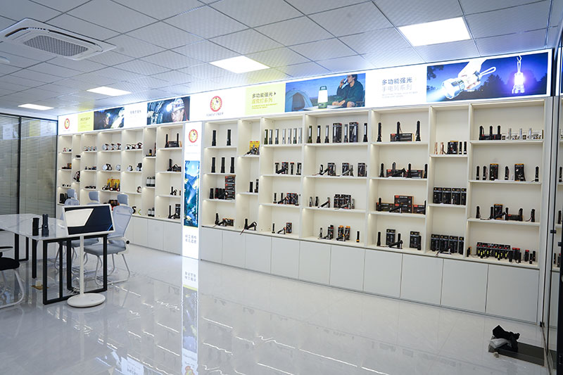 OEM Projeleri için Güvenilir Çin LED El Feneri Üreticisi Nasıl Seçilir?